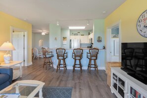 WR5C: Ocean Sunrise | Living Area and Kitchen