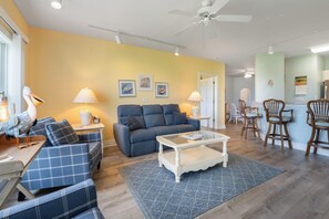 WR5C: Ocean Sunrise | Living Area