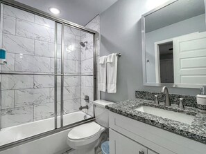 Full Bathroom with Shower/Tub Combo