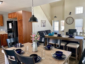 You can all sit down to a meal together at the dining table and console table.