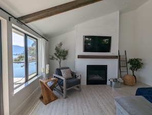 Gas fireplace, smart tv and wooden beams.
