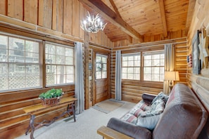 Sitting Room | Queen Futon