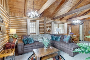 Living Area | Smart TV | Fireplace