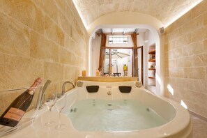 Indoor spa tub