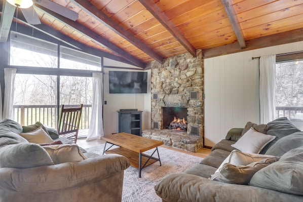 McGaheysville Vacation Rental | 5BR | 3BA | 2,490 Sq Ft | Stairs Required
