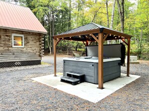Large hot tub for 7 people (1)