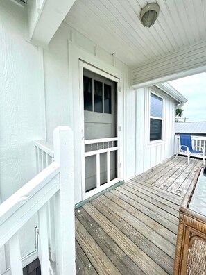 entry upstairs and balcony