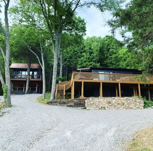 Maple Ridge Lake House with Tree House. Tree House can not be rent by its self. 