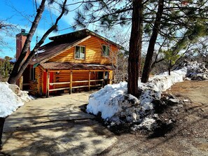 Your view pulling up to Cozy Moon Cabin in the winter time. 
