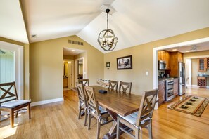 Dining Area | Full Kitchen