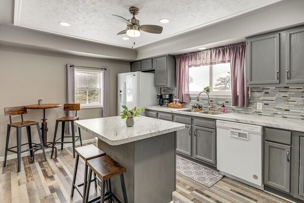 Curtis Vacation Rental | 2BR | 1BA | 1,275 Sq Ft | 2 Steps to Enter
