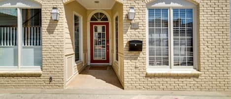 Lenoir Vacation Rental | 2BR | 2BA | 1,900 Sq Ft | Stairs Required