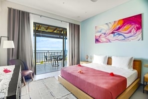 Bedroom with king size bed, overlooking the ocean