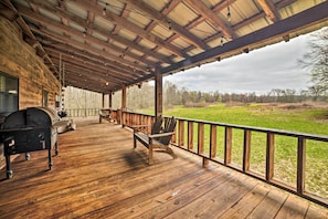 Covered Deck | Charcoal Grills | 780 Acres | Hiking & Horseback Riding On-Site