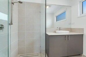 Ensuite to master (upstairs) bedroom 