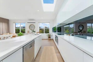 Huge entertaining kitchen!