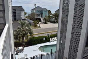Ocean & Pool views!