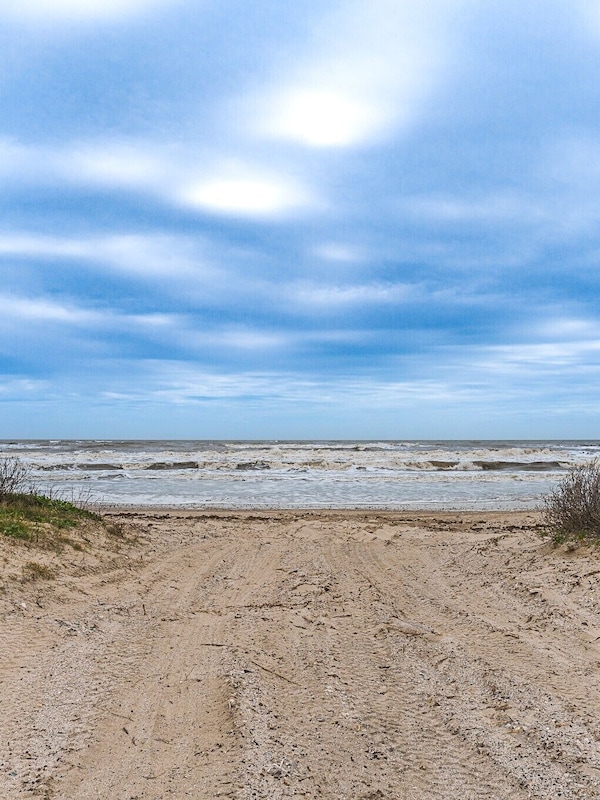 Walk to or drive to (and on) the beach!