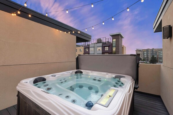 Outdoor spa tub