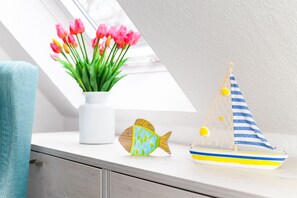 Wohnzimmer mit integriertem Küchenbereich