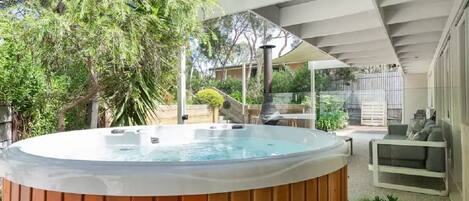 Outdoor spa tub