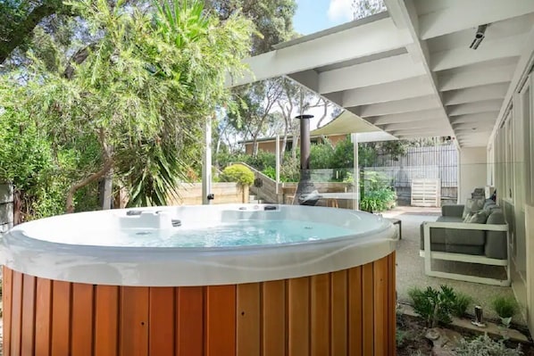 Outdoor spa tub