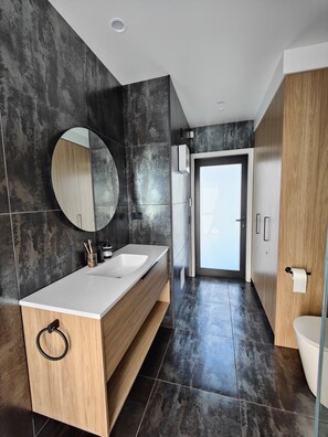 Enjoy a full sized, luxury tiled bathroom which doubles as an ensuite.
