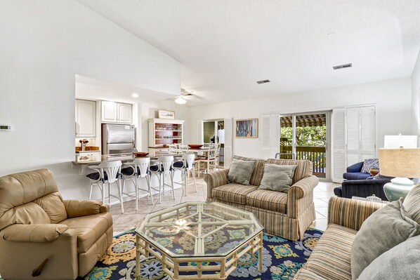 1690 Bluff Villas | Living Room - 1690 Bluff Villas | Living Room