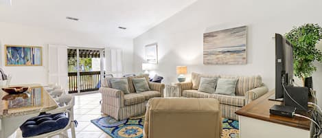 1690 Bluff Villas | Living Room
