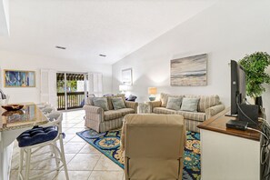 1690 Bluff Villas | Living Room - 1690 Bluff Villas | Living Room