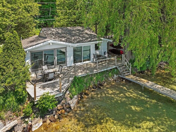 Cozy Cottage on Crystal Lake