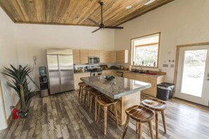 Cabin Dining & Kitchen