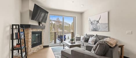 This beautiful 2-bedroom condo is the perfect spot for those looking for a peaceful mountain getaway!