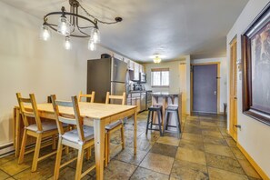 Dining Area | Single-Story Unit | No A/C | Open Floor Plan