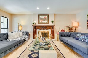 Living Room | Free WiFi | Central A/C