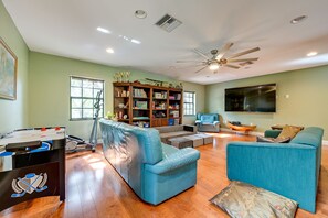 Living Room | Sleeper Sofa | Smart TV