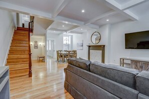 Large Spacious Living Room w/ 65" Smart TV