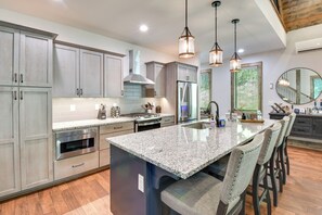 Kitchen | 1st Floor | Crockpot | Blender | Cooking Basics | Spices