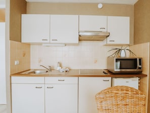 Countertop, Cabinetry, Sinken, Möbel, Spüle, Eigentum, Zapfhahn, Weiss, Küche, Holz