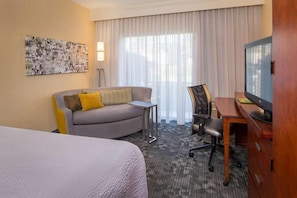 Unit with 1 King size bed. Exact unit will be assigned upon arrival. Views, colors and decor may vary.
