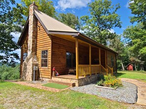 Adorable Ellijay cabin rentals with spectacular views of the North Georgia Mountains 