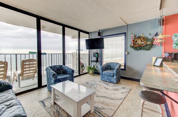 Atlantic Towers 914-print-003-018-Main Living Area-4200x2760-300dpi