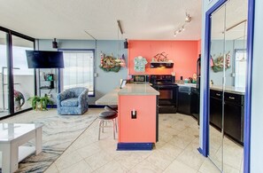 Atlantic Towers 914-print-007-003-Main Living Area-4200x2759-300dpi