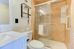 Atlantic Towers 914-print-013-023-Bathroom 1-4200x2760-300dpi