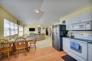 Kitchen & Dining Area