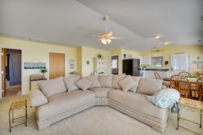 Living Room | Free WiFi | Smart TV | Central A/C