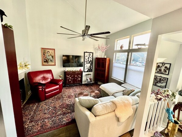 Living Room (Pullout Sleeper Sofa, Recliner, Roku TV)