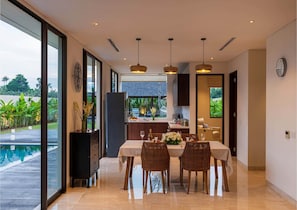 Private pool view dining area & kitchen