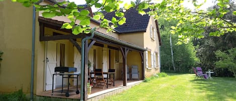 Maison de campagne, terrasse, jardin , plancha