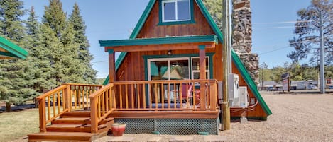 Pinetop-Lakeside Vacation Rental | 1BR | 1BA | 800 Sq Ft | Stairs Required